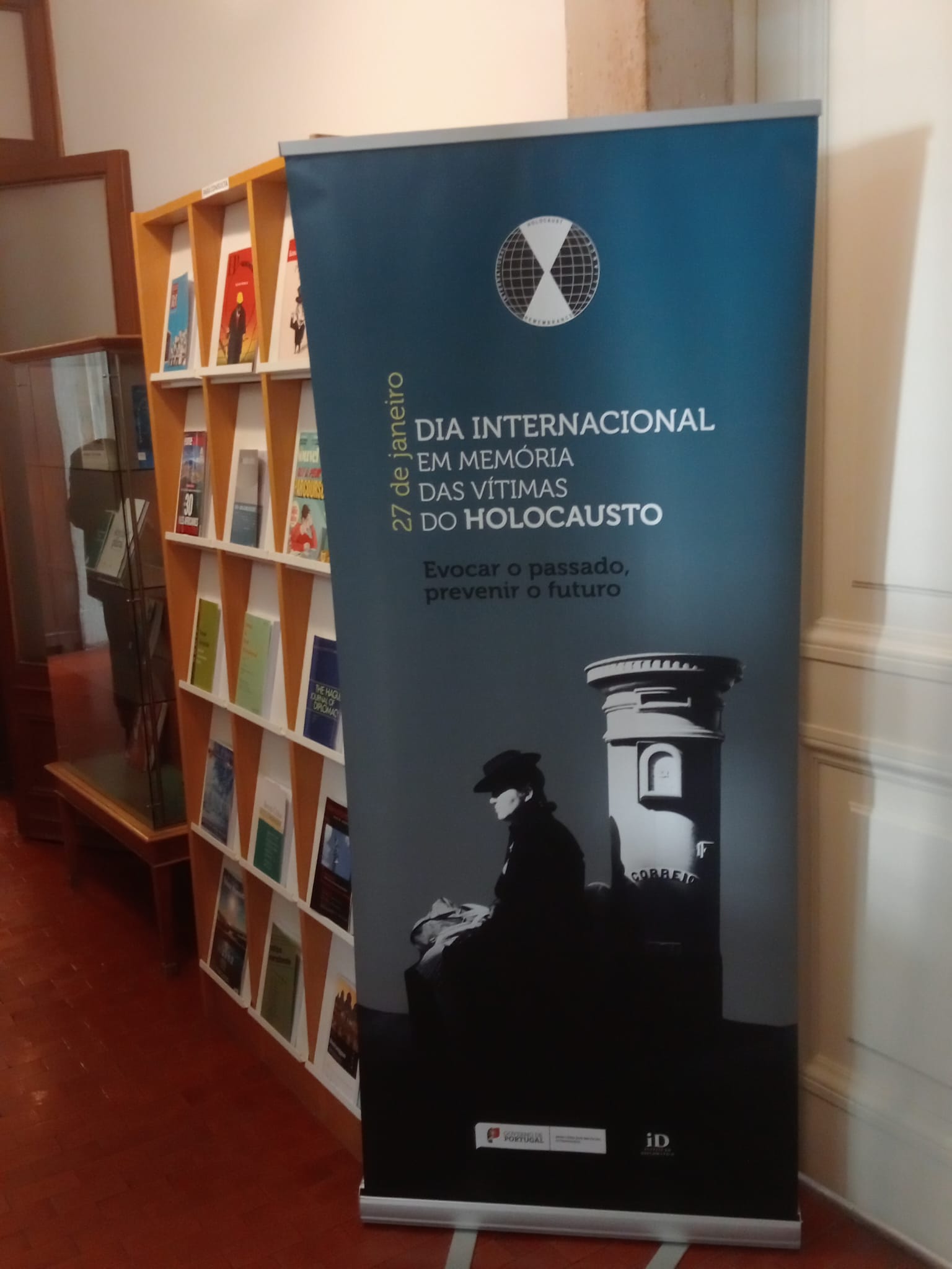 capa o livro orgulhosamente sós